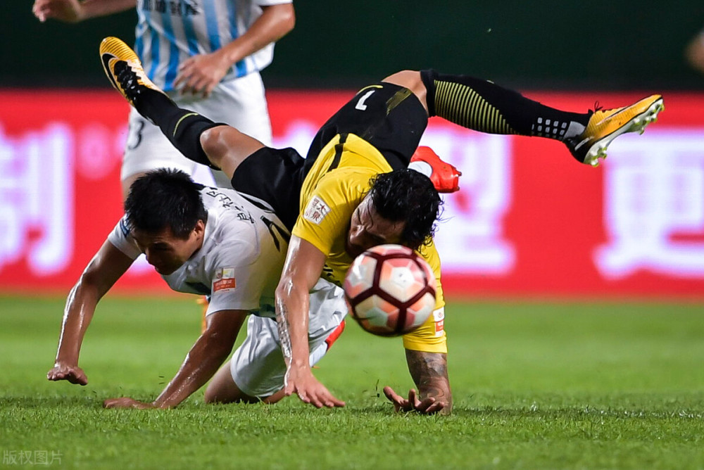 九游体育入口-法兰克福迎中超关键赛；集结日豪取连胜；引发热议；训练强度明显提升的简单介绍
